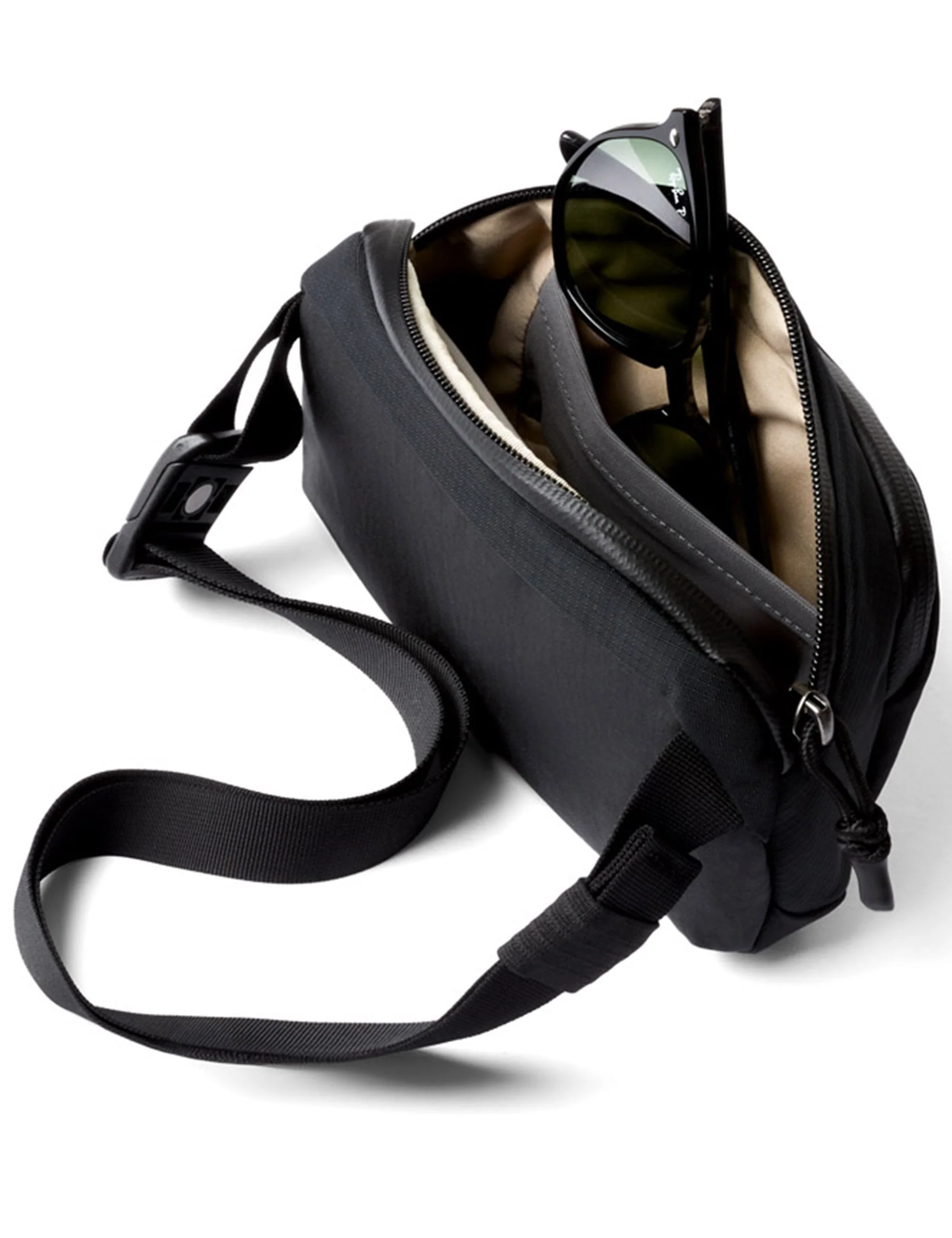 Venture 1.5L Hip Pack - Black - Image 6
