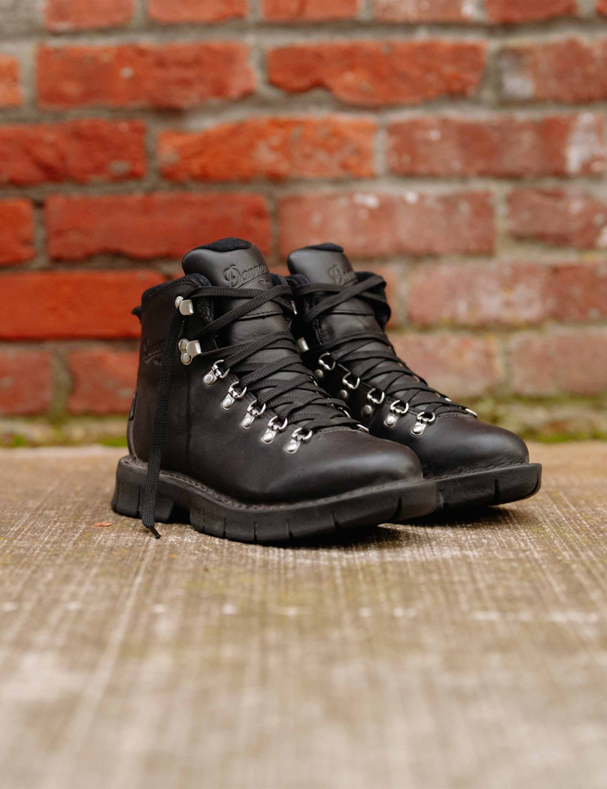 Women's Eastwood Goretex Hiking Boot - Black - Image 2