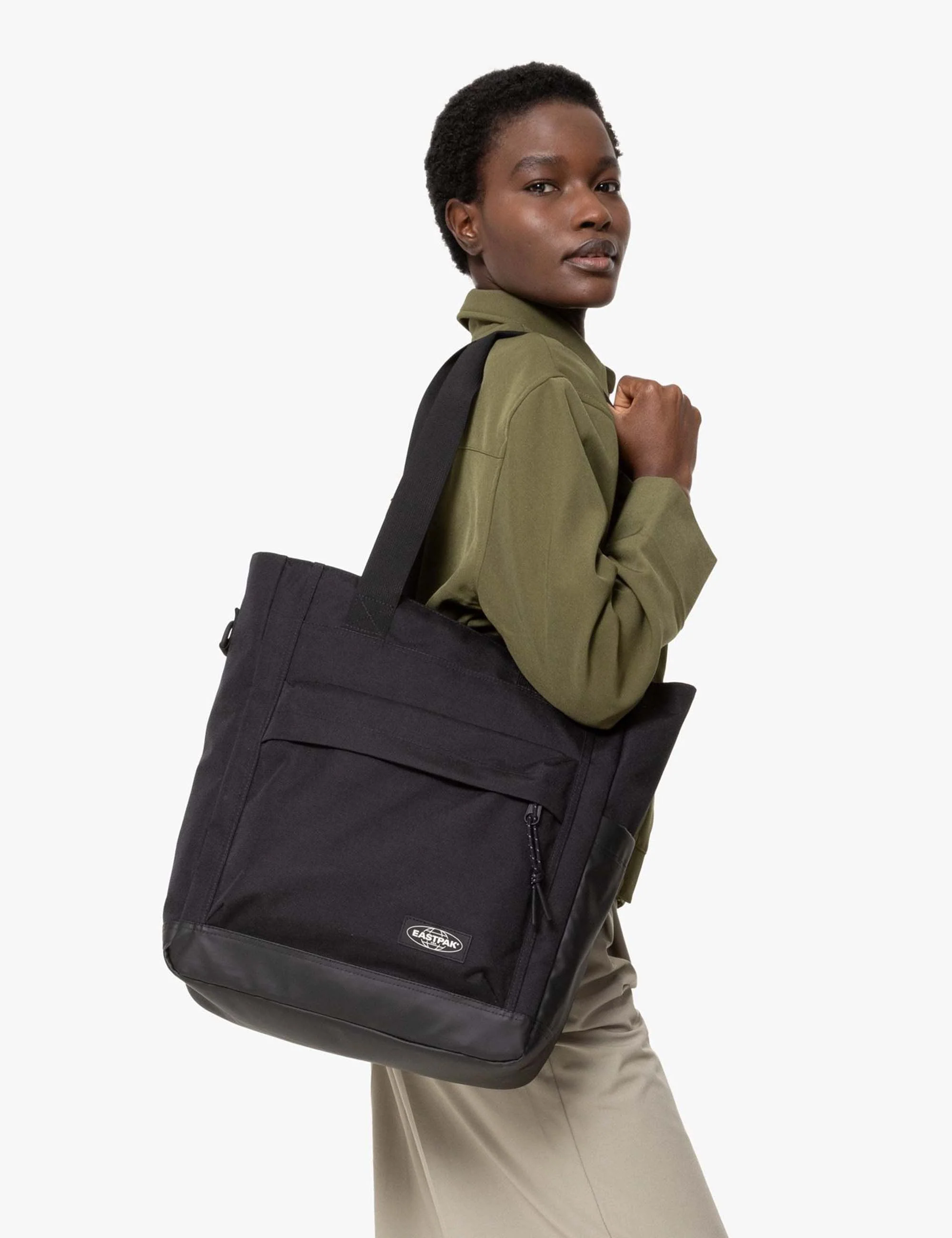 Icon Travel Tote 24L - On Black - Image 2