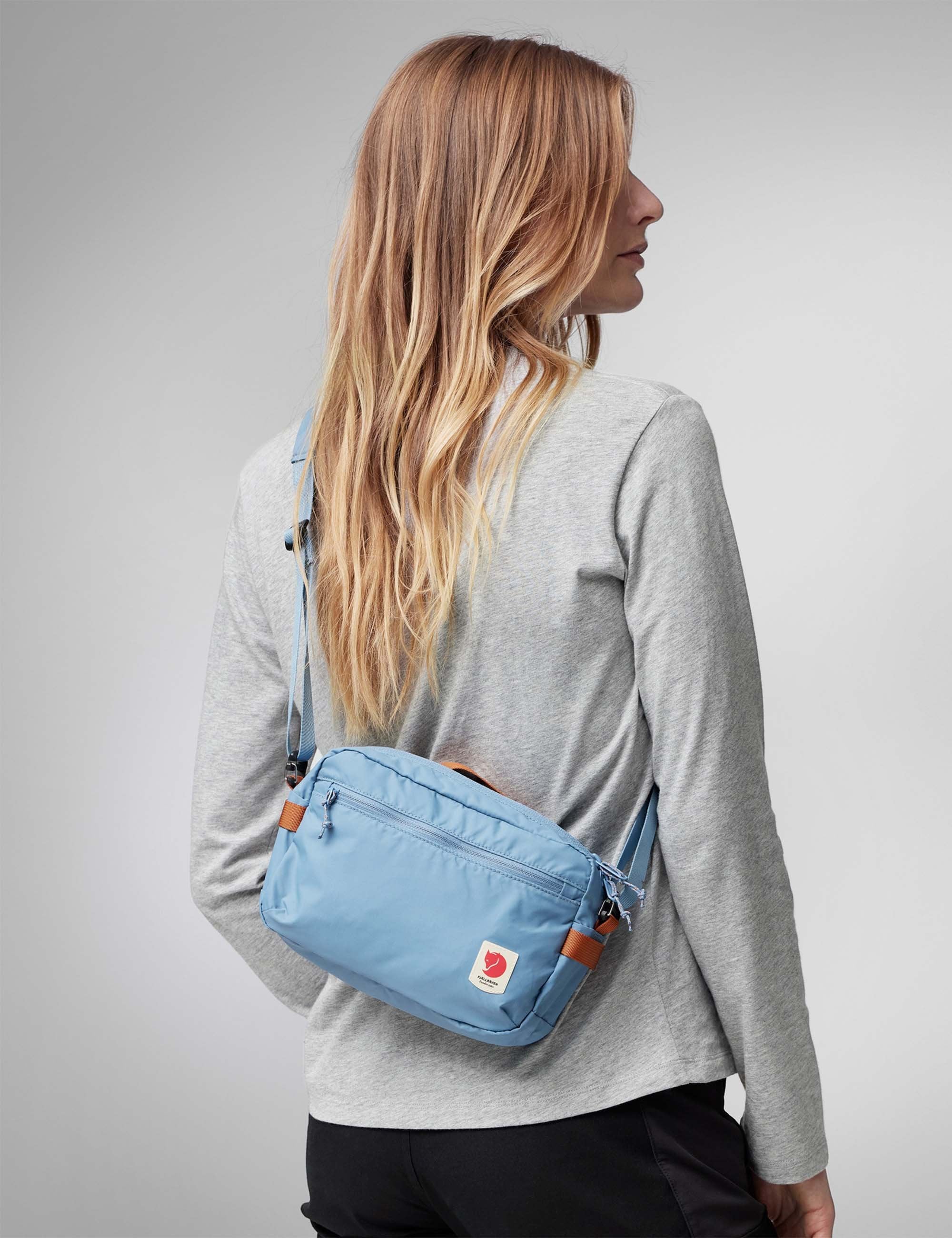 High Coast Crossbody 3L Bag - Navy - Image 4