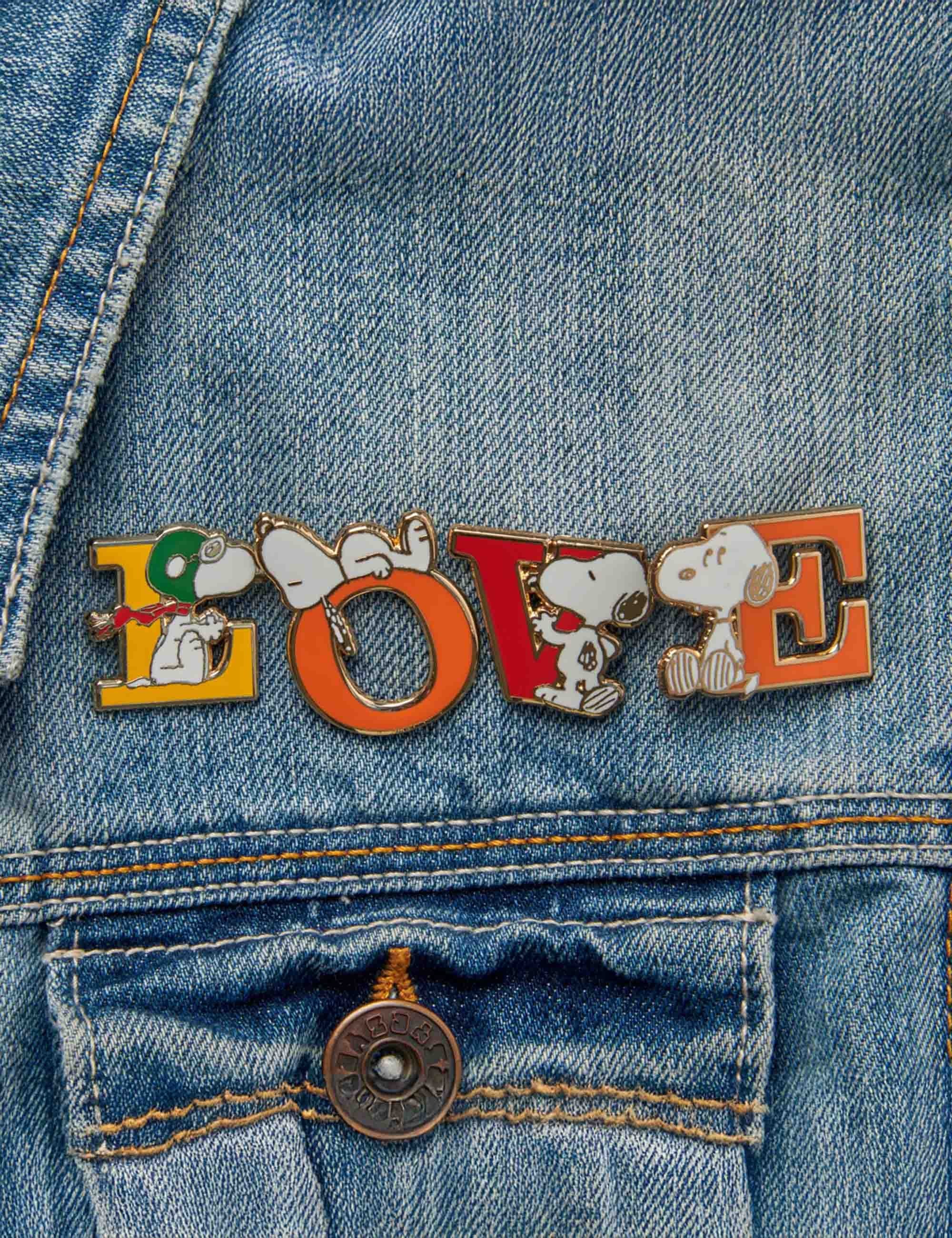 Snoopy Alphabet Enamel Pin Badge - Letter U - Image 2