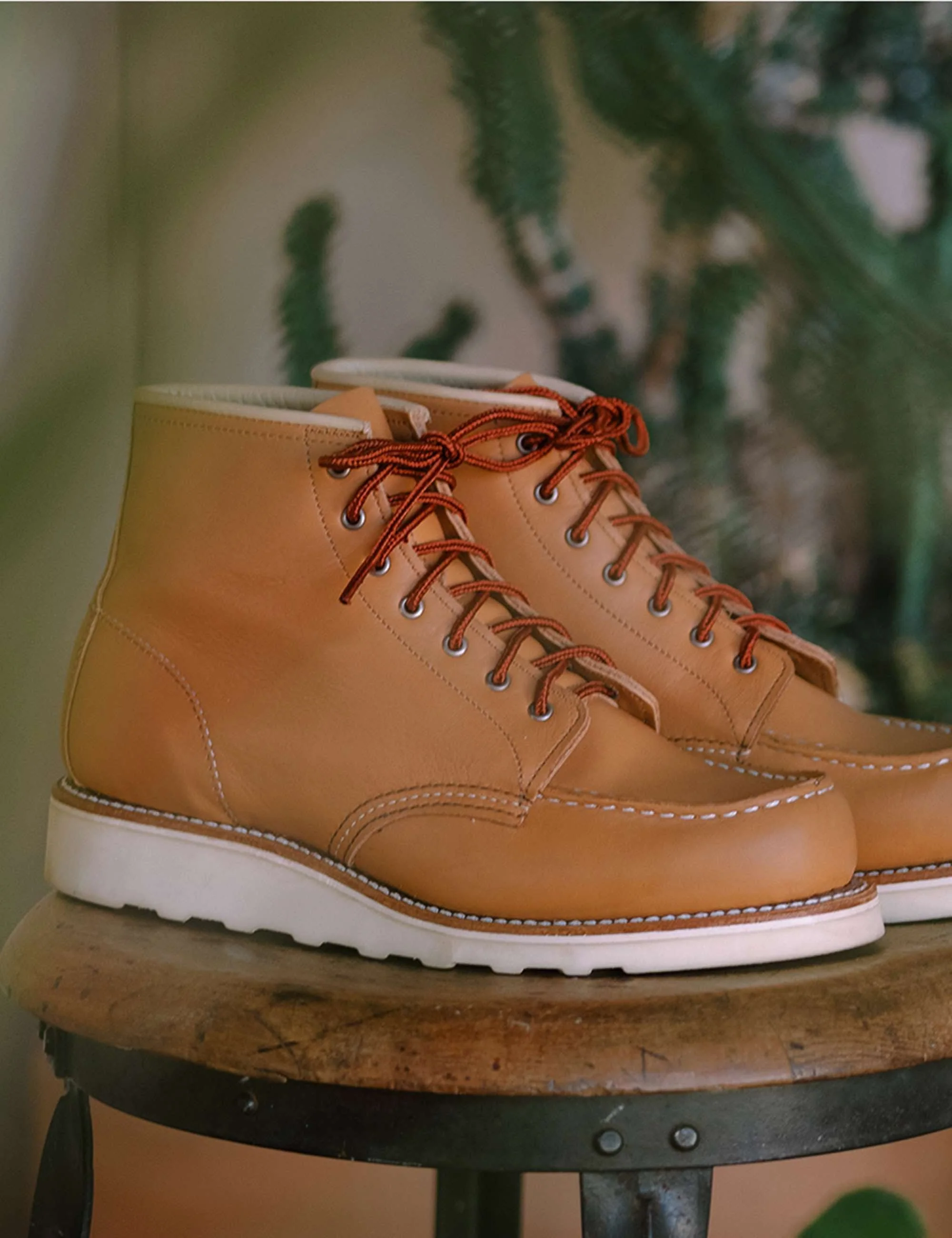 Women's 3383 Heritage 6" Moc Toe Boot - Tan Boundary Leather - Image 6